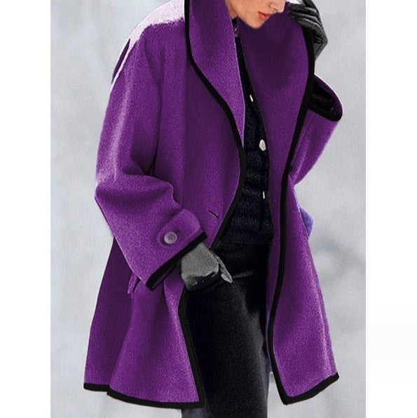Vue rapprochée des poches latérales pratiques du manteau Rosella™.