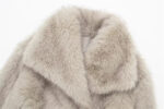 Clara | Cardigan Court en Fausse Fourrure - Image 12