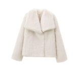 Clara | Cardigan Court en Fausse Fourrure - Image 6