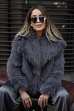 Clara | Cardigan Court en Fausse Fourrure - Image 5